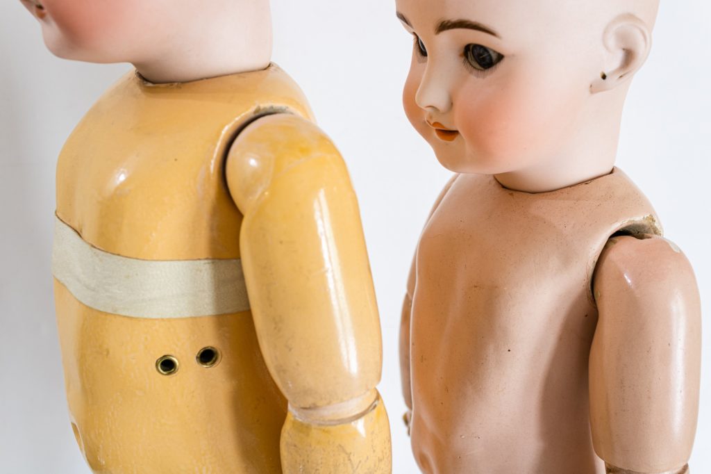 comparing the arm sculpting of two french SFBJ 301 dolls with Jumeau bodies