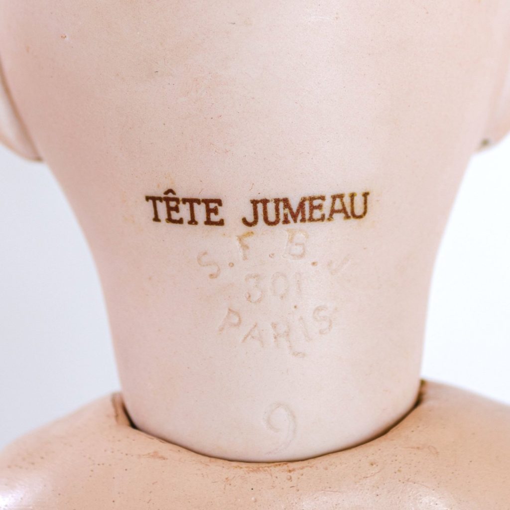 SFBJ 301 doll head with the red TETE JUMEAU stamp