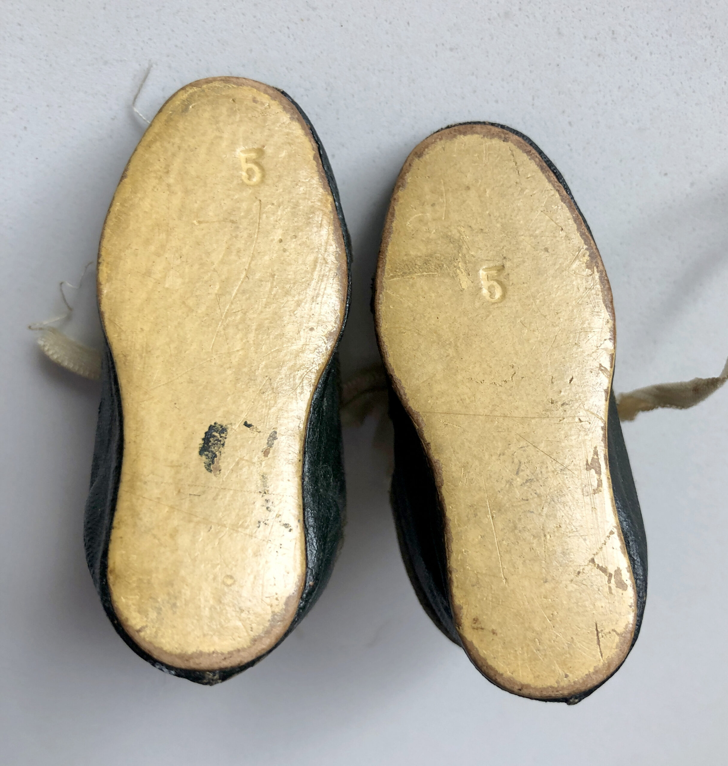 unmarked except for size number shoes found on a circle dot Bru gussetted doll body